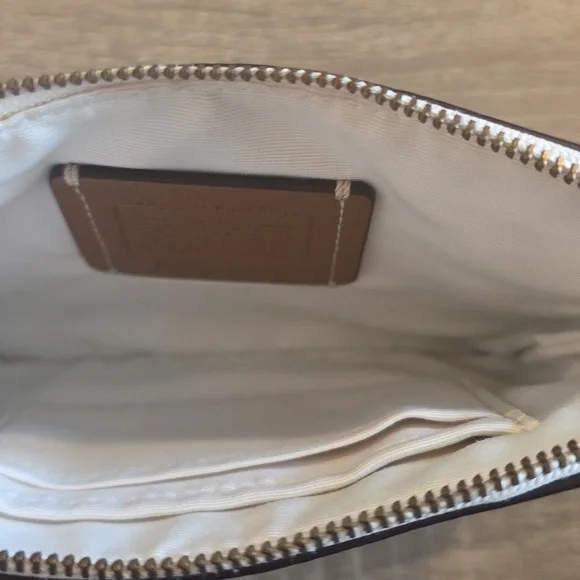 Coach Keith Haring Radio Boombox Wristlet Chalk White - Picture 8 of 11